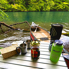 ツアーの途中でティータイムの準備中をしている